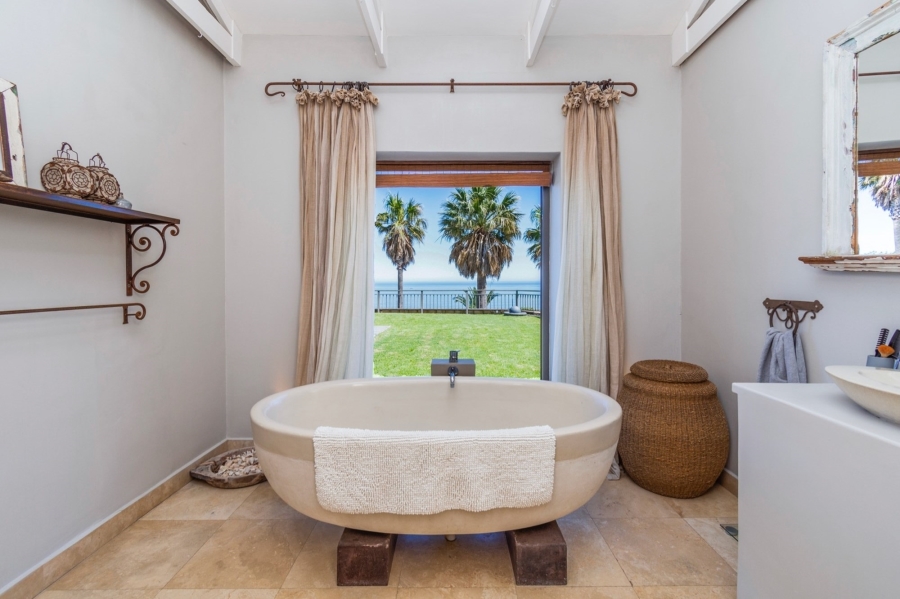 To Let 4 Bedroom Property for Rent in Bakoven Western Cape